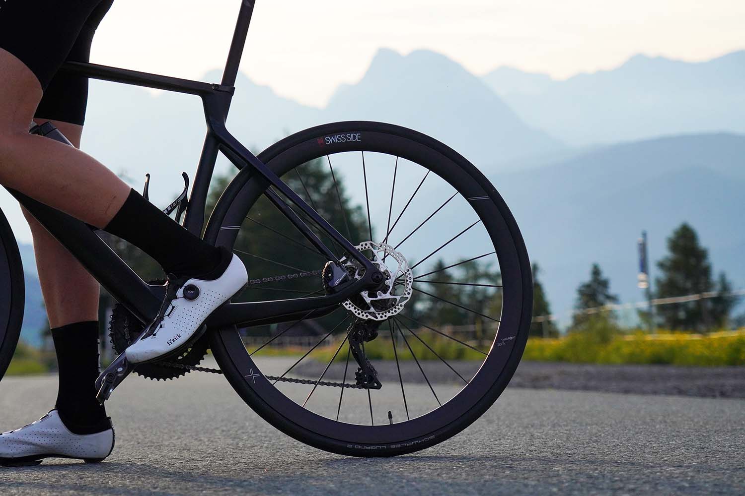 aerodynamic climbing wheels swiss side