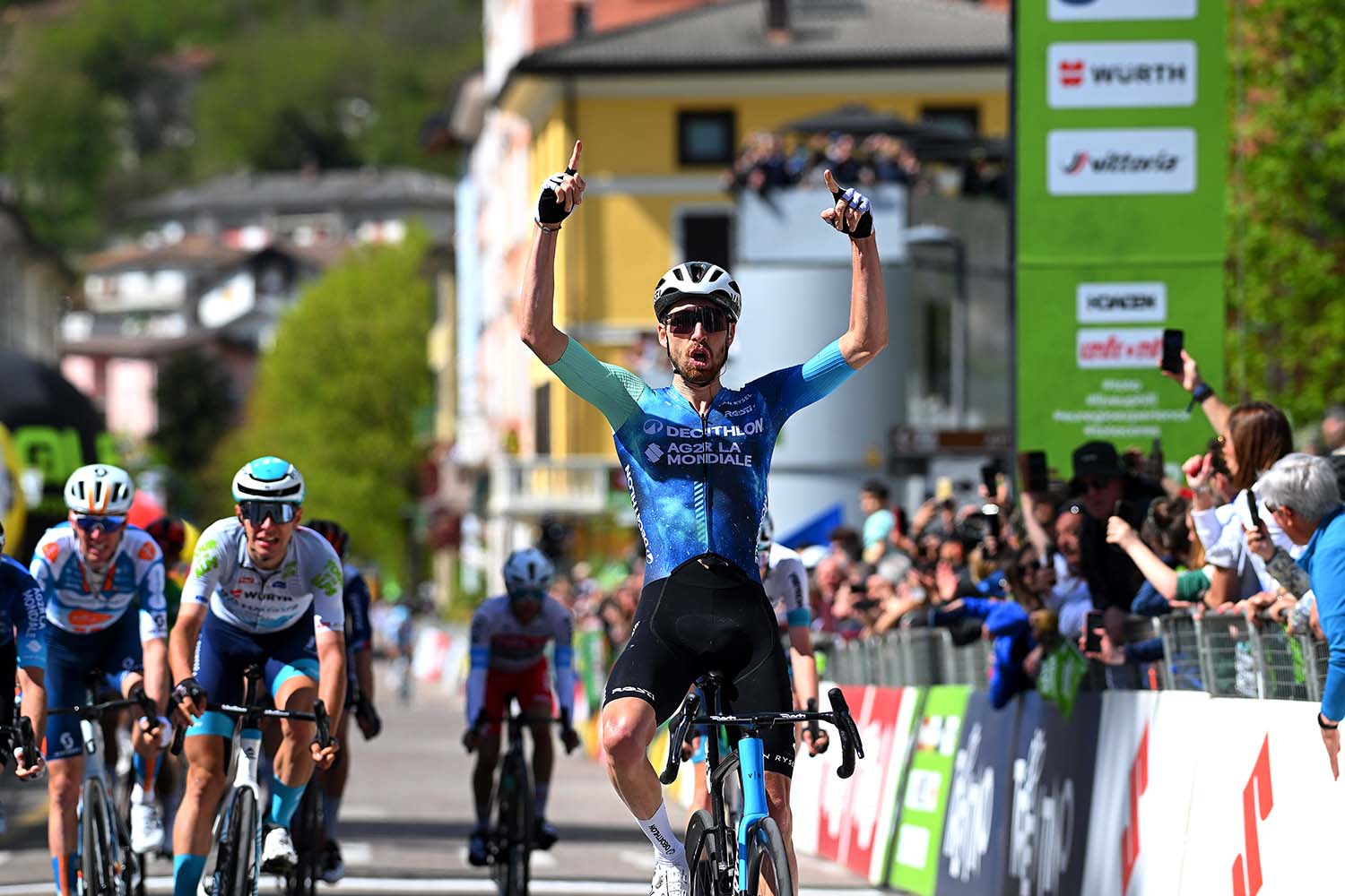 Swiss Side x Decathlon AG2R La Mondiale